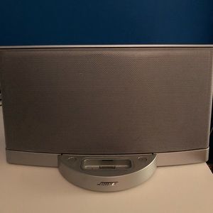 Bose sound dock with cords and no remote